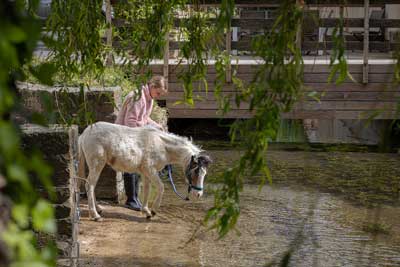 un accès à la rivière